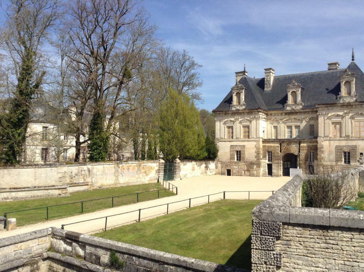 La Virgule De Tanlay Bed & Breakfast Exterior photo