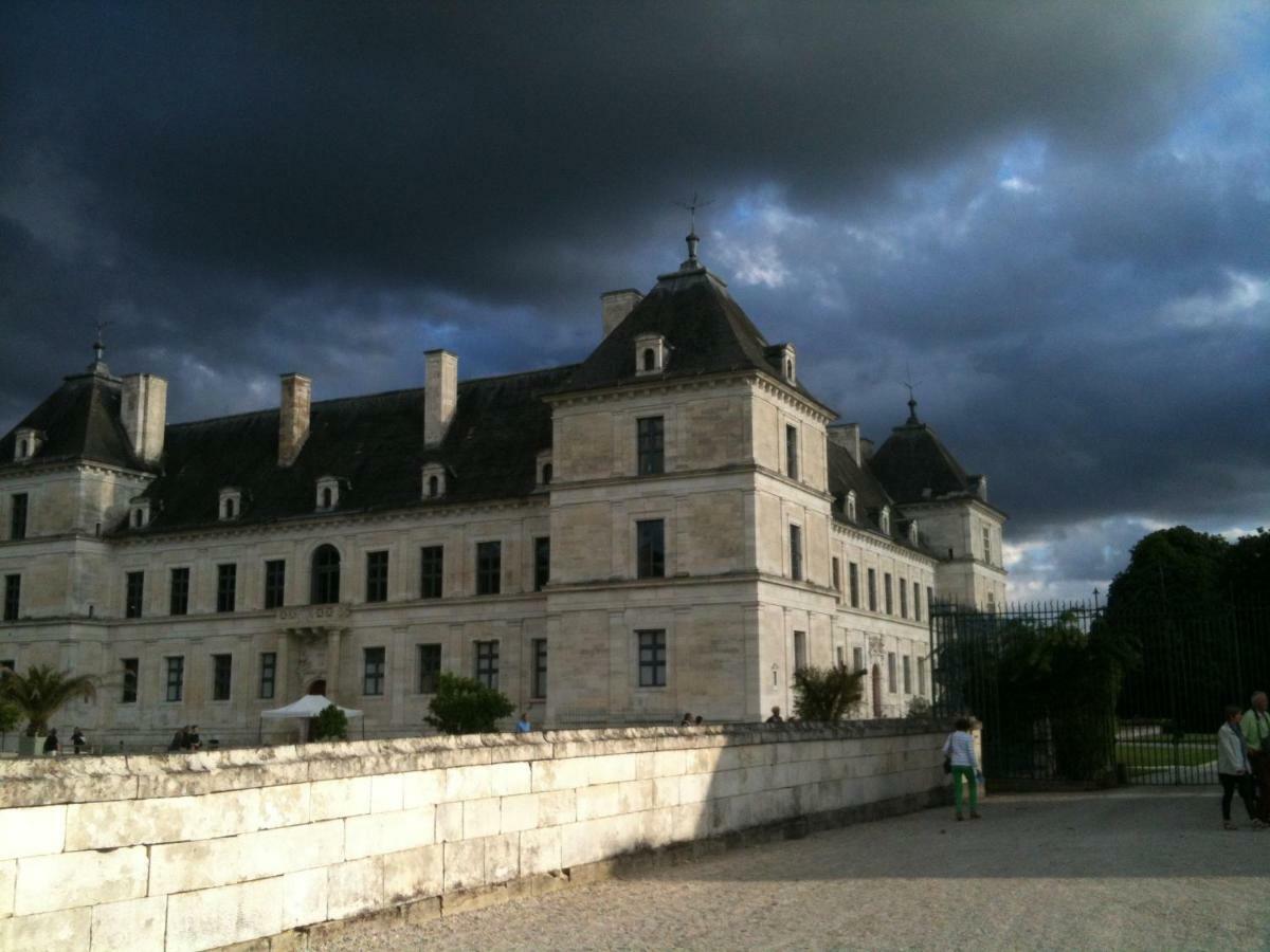 La Virgule De Tanlay Bed & Breakfast Exterior photo